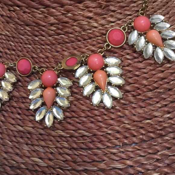 Lovely Statement Necklace - Picture 2 of 3